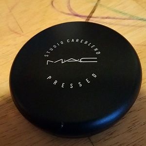 MAC Studio Careblend in Dark